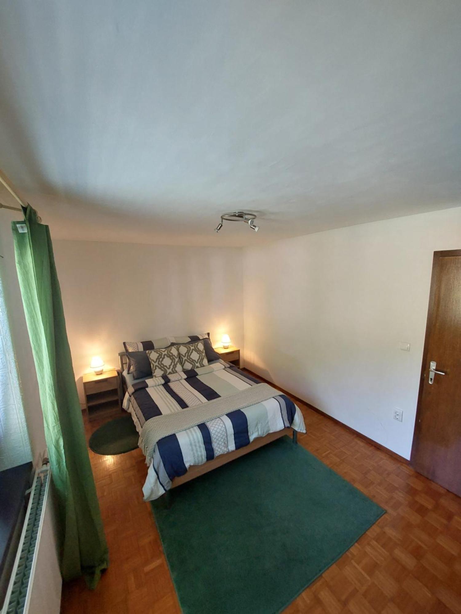 The Riverside Chill Hostel Bled Kamer foto